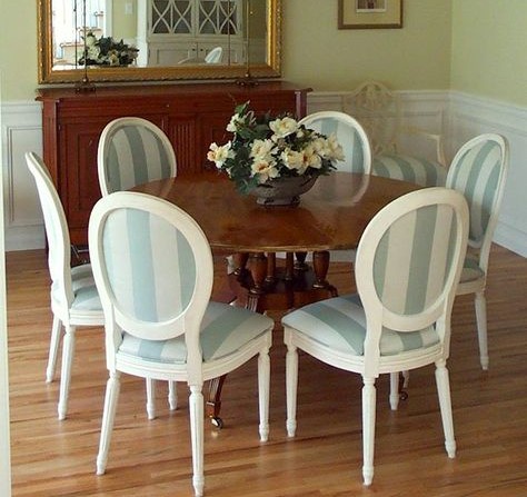 bộ bàn ăn Louis tròn 6 ghế tinh tế đơn giản và thanh lịch