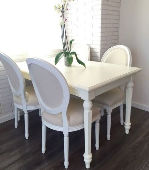 sự đa dạng và linh hoạt của bộ bàn ăn Louis Maison