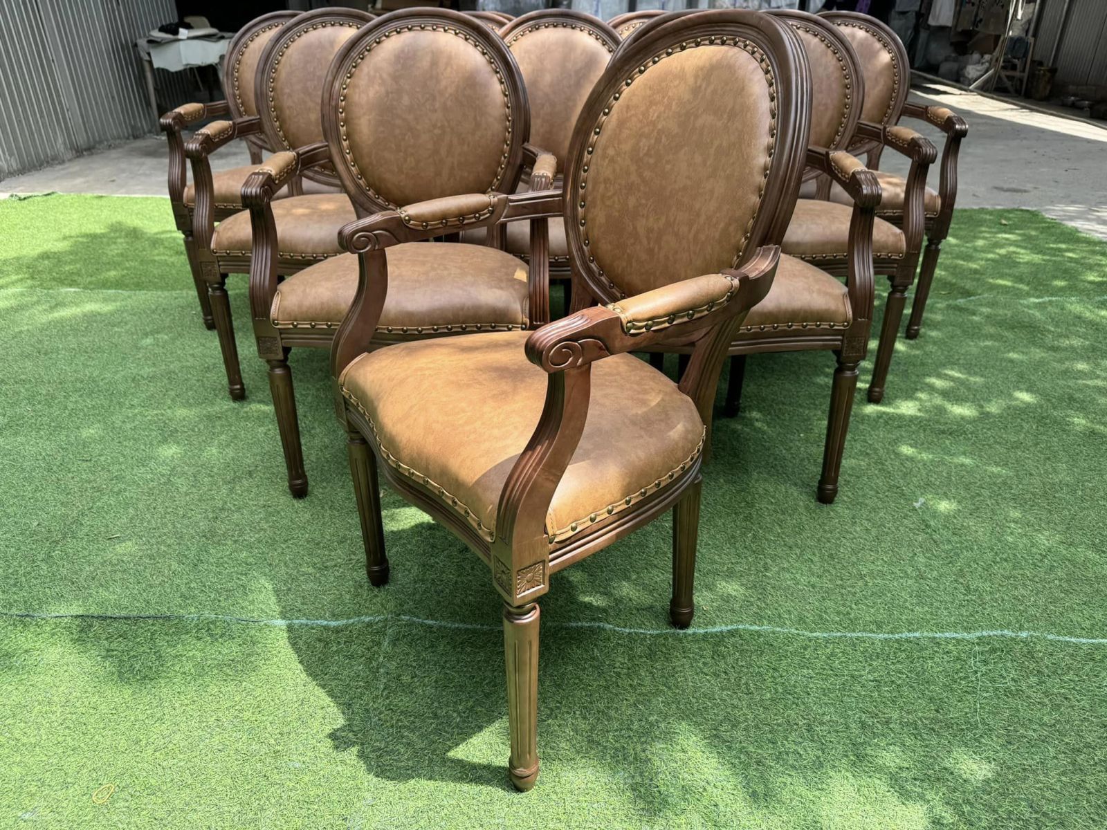 Ghế nhà hàng Louis có tay vịn