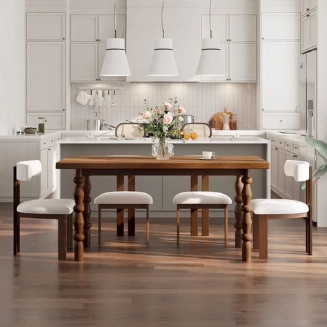 Sự Vững Chãi và ứng dụng cao của bàn ăn gỗ Orbix