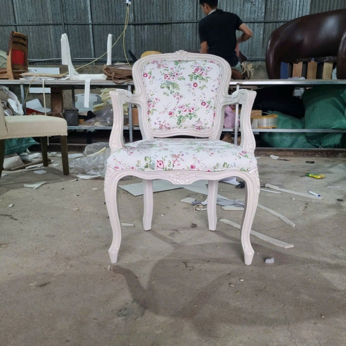 ghế đơn Louis trang trí phòng ngủ