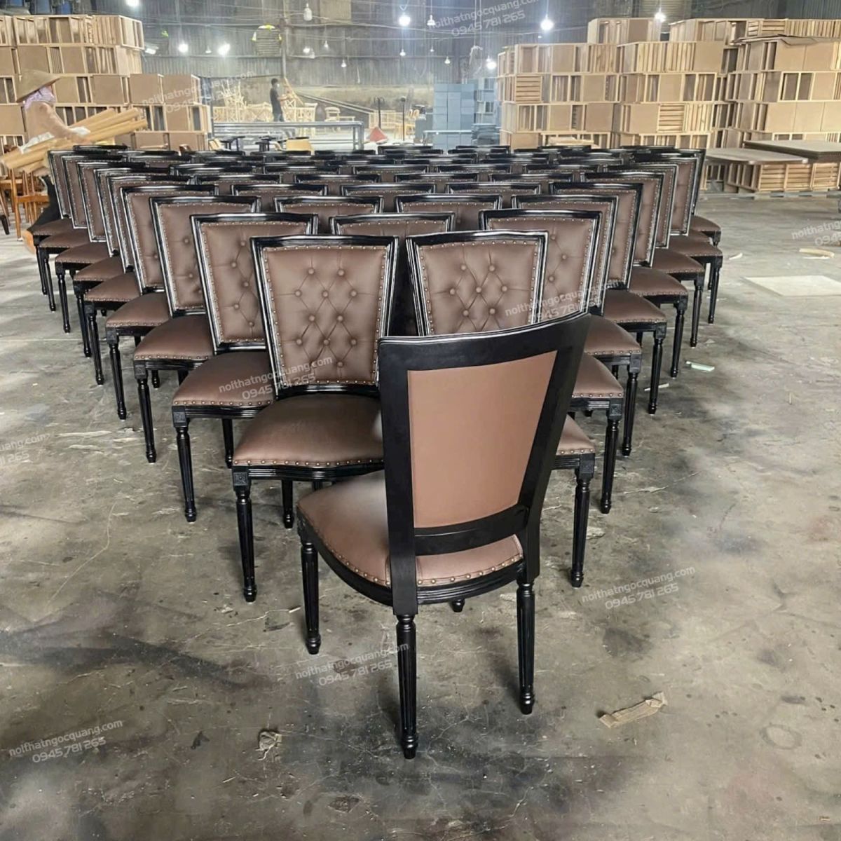 Ghế nhà hàng Louis tựa vuông
