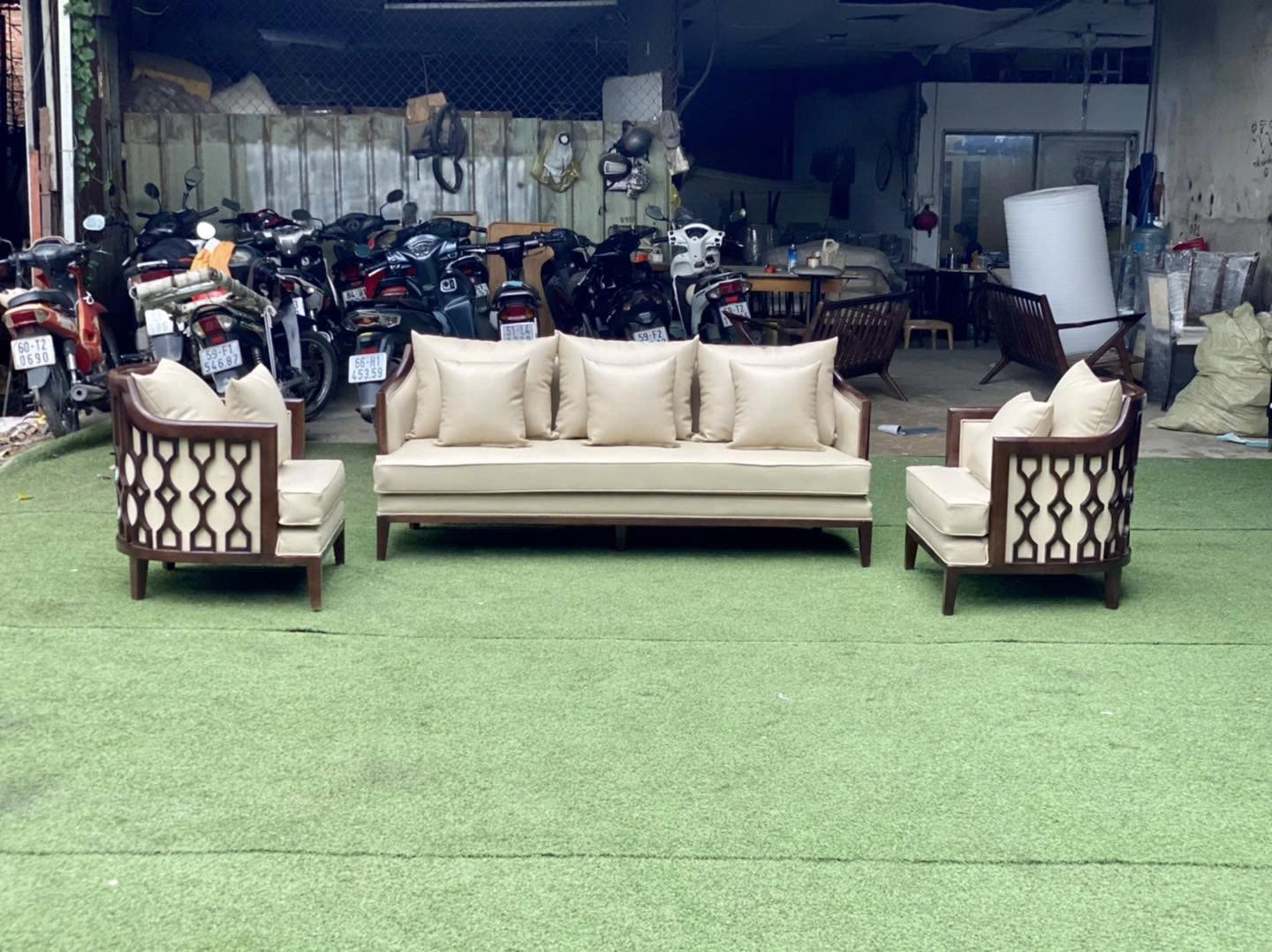 Bộ ghế sofa phòng khách cao cấp Kness
