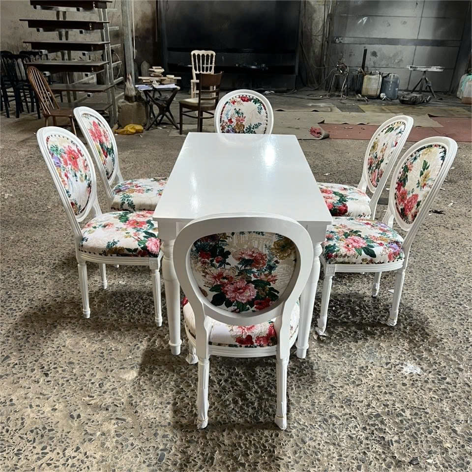 Bộ bàn ghế nhà hàng Louis