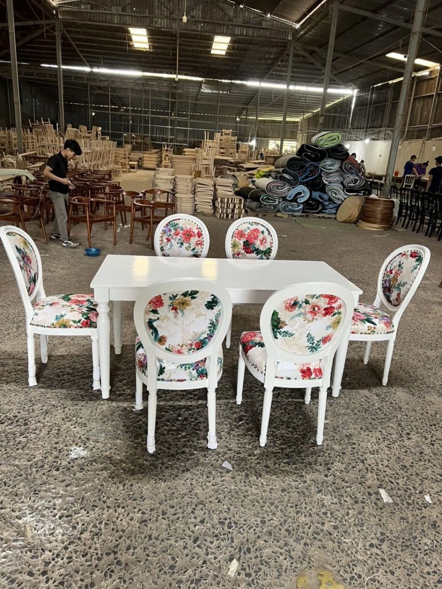 Bộ bàn ghế nhà hàng Louis