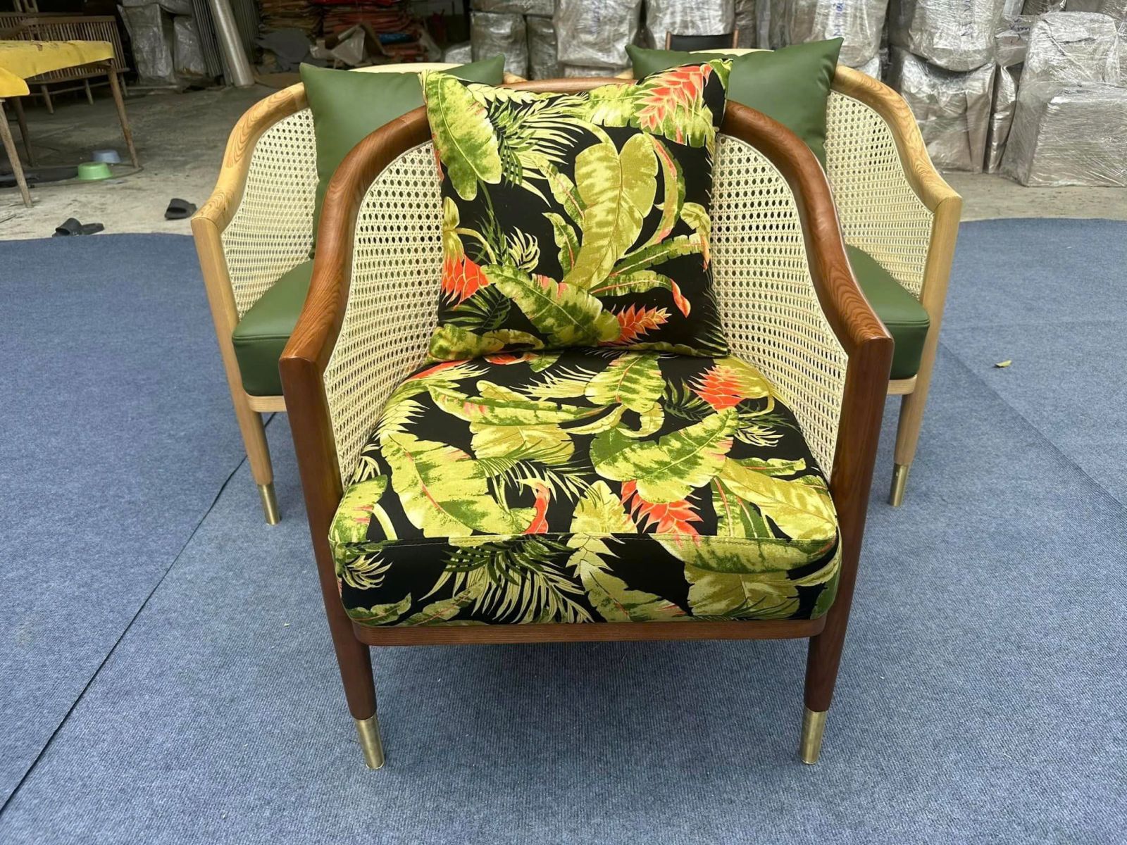 Ghế sofa gỗ nhà hàng Grasse