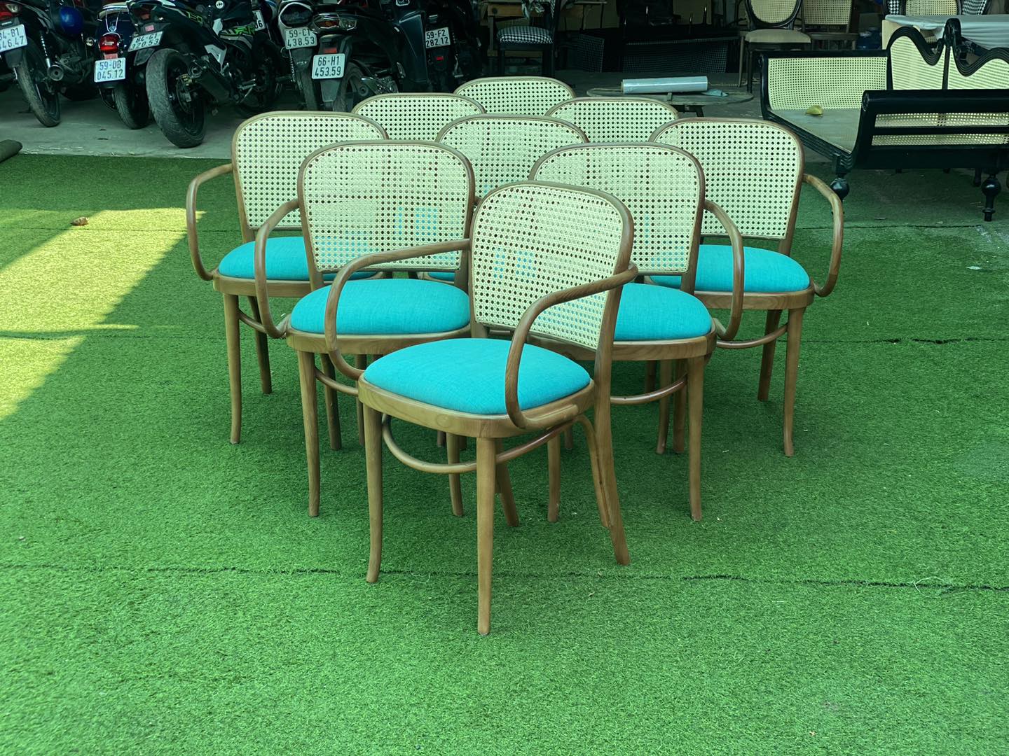Ghế nhà hàng Thonet 811 có tay