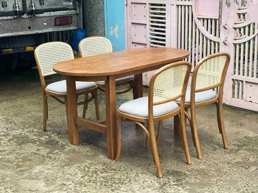 Bộ bàn ăn Oval 4 ghế Thonet