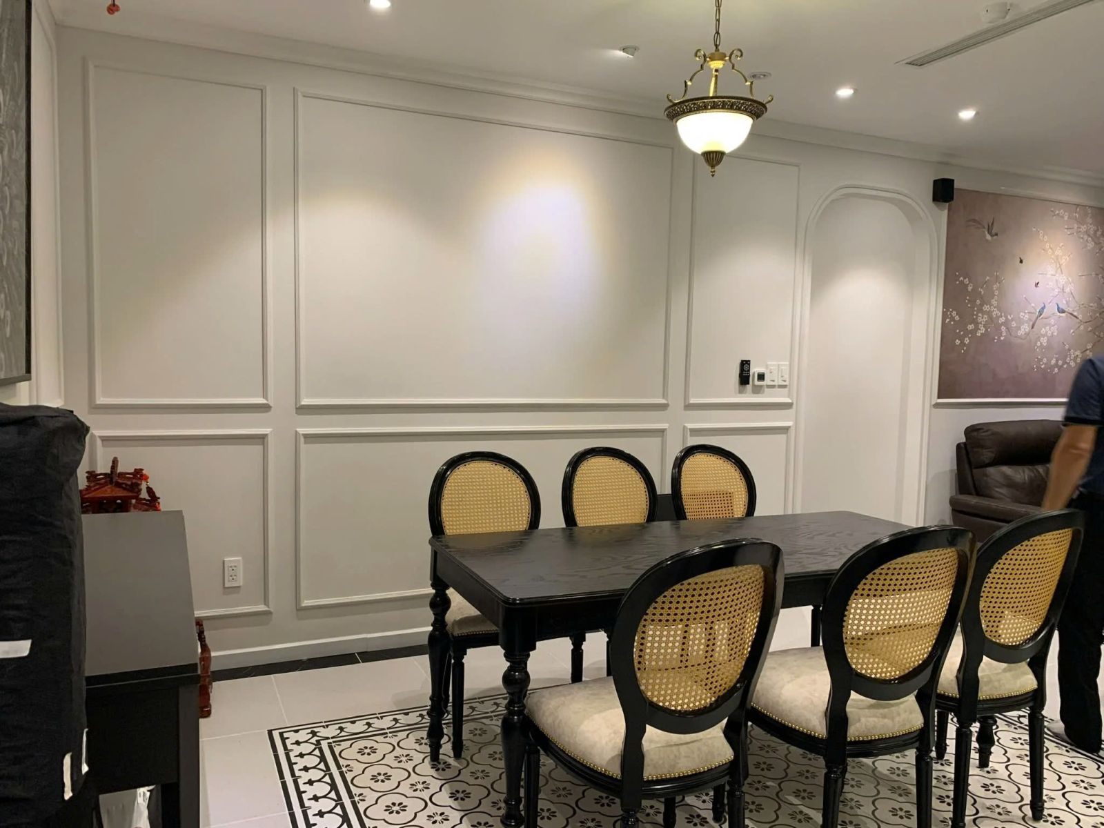 Bộ bàn ghế ăn Louis